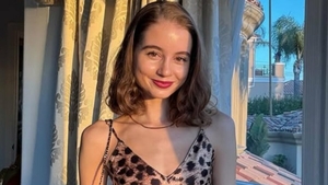 Cum vrea Irina Columbeanu să facă bani în America. Monica Gabor și tatăl ei vitreg, Mr. Pink, au încurajat-o să își reia pasiunea