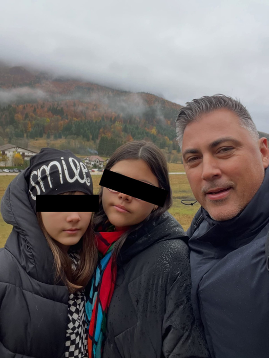 Motivul pentru care fetițele lui Alexandru Ciucu apar mereu serioase în pozele cu el. Ce a dezvăluit designerul