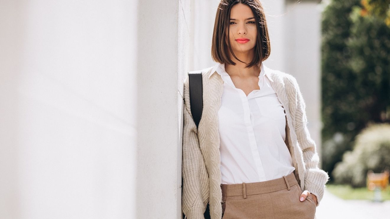 (P) 8 moduri neașteptate de a asorta sneakersii albi la birou