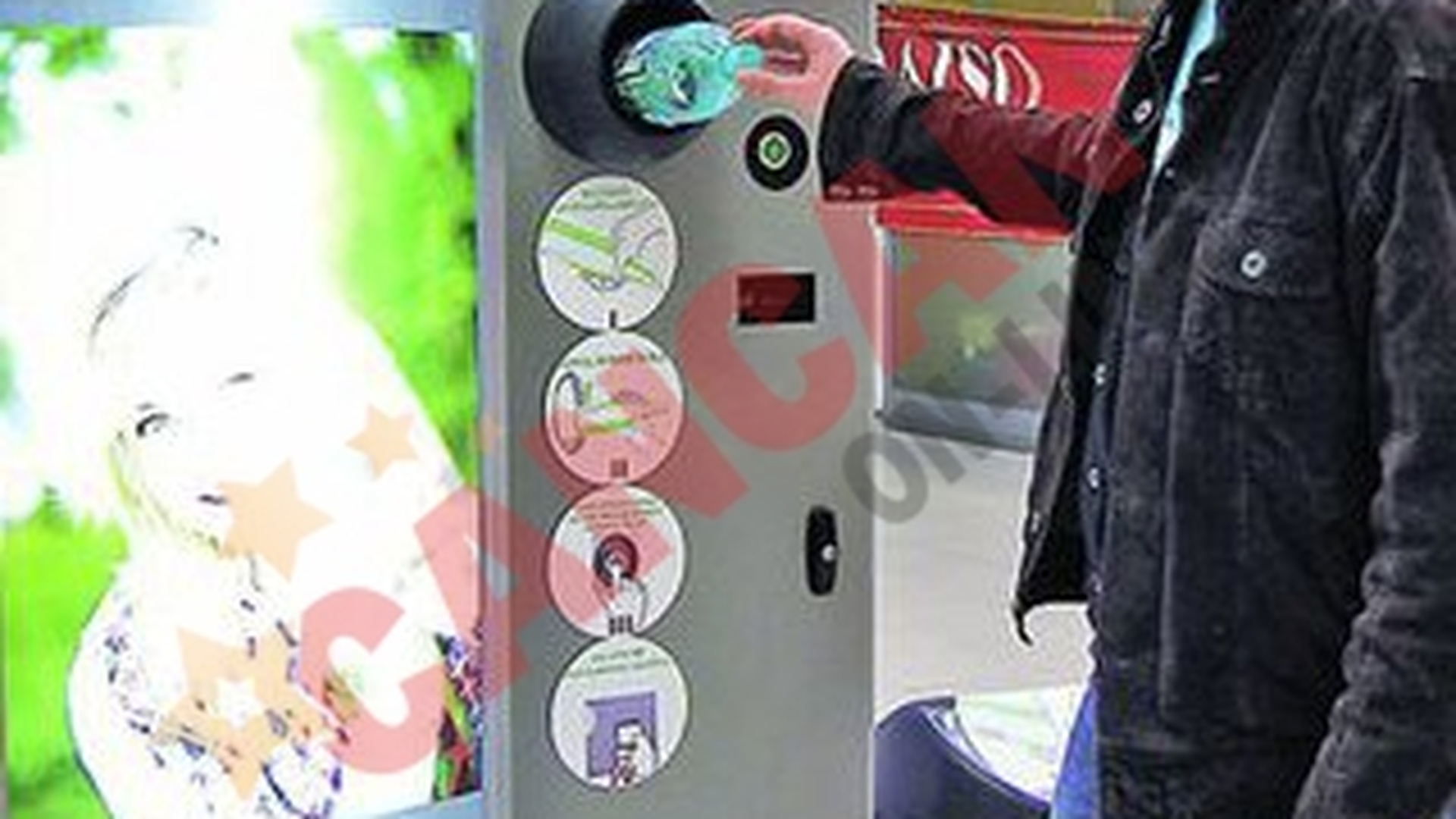 La Pitesti a aparut o masinarie-minune! Bagi sticla si scoti banii