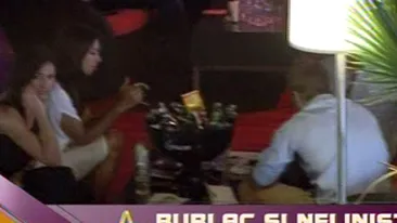 VIDEO Necazuri in Paradis? Bogdan Cervenschi si noua lui iubita se ignora reciproc la un eveniment monden