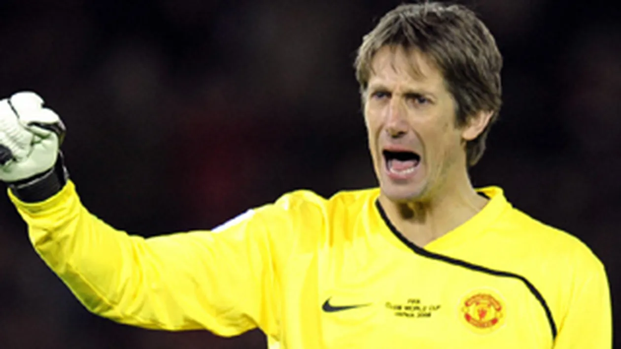 Edwin van der Sar a renuntat la cariera de jucator profesionist! 53.000 de oameni au venit la meciul de retragere!