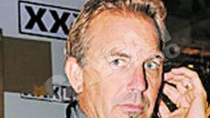 Kevin Costner a fost spectator discret al lui Tom Jones