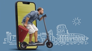 Țara unde ești obligat să porți cască dacă ai trotinetă electrică. Decizia afectează turismul!