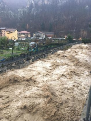 Situaţie critică în Italia! Inundaţiile au făcut prăpăd :”E mai rău decât în ’94. Ne este foarte frică’’