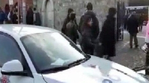 Atac armat la o moschee din Istanbul! Cel puţin două persoane sunt rănite