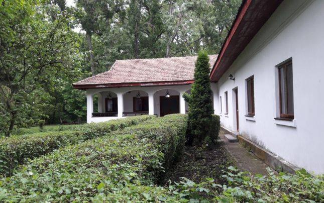Cabana de la Reșca a lui Ceaușescu poate fi închiriată de turiști