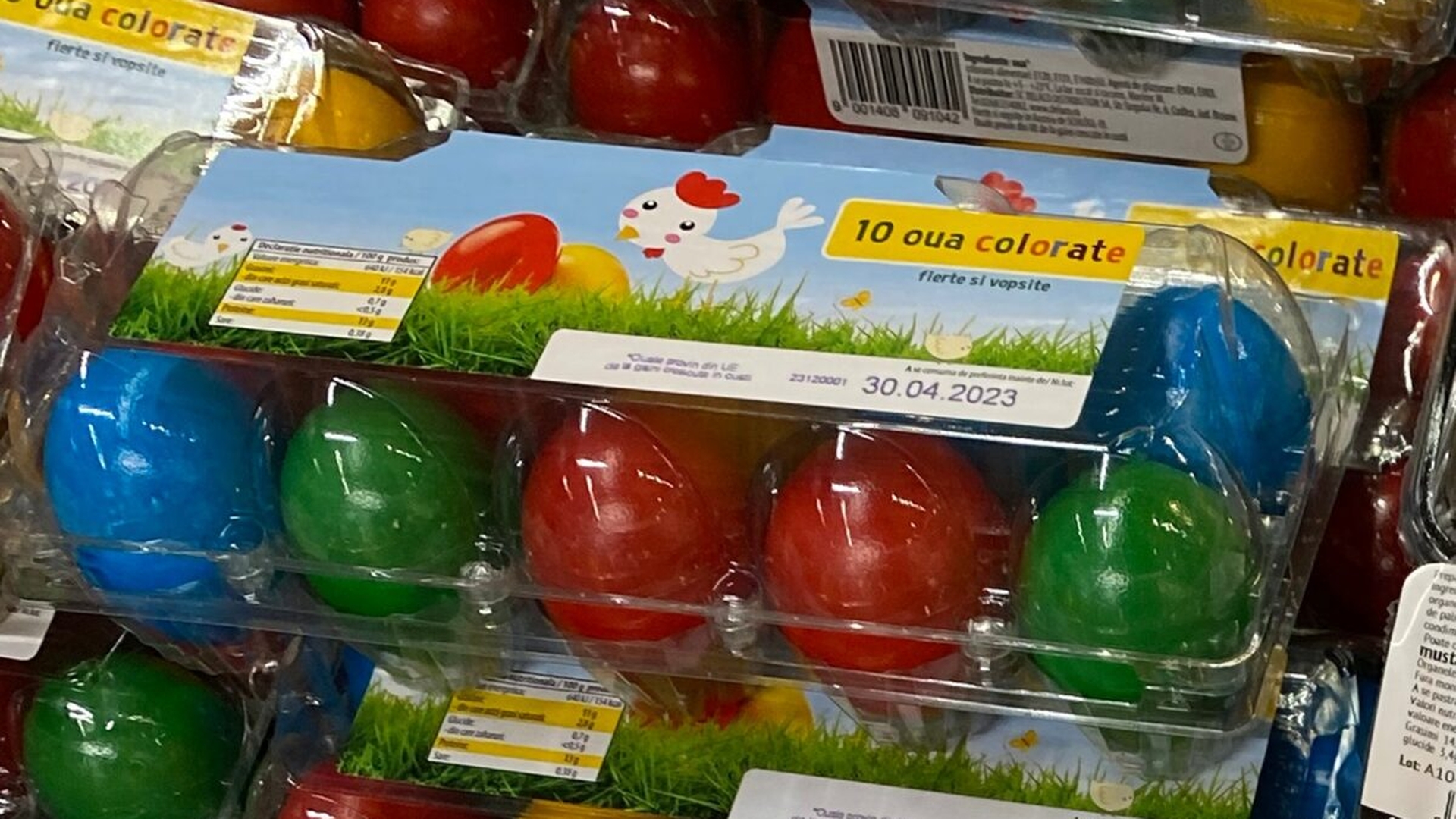 Nu este o eroare! Câți lei costă o cutie cu 10 ouă vopsite, în Mega Image din București