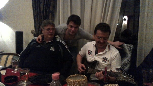 Gino Iorgulescu s-a distrat de Craciun “ca boierii aia mari”! L-a pus pe Florin Chilian sa ii cante si sa ii dea lectii de muzica