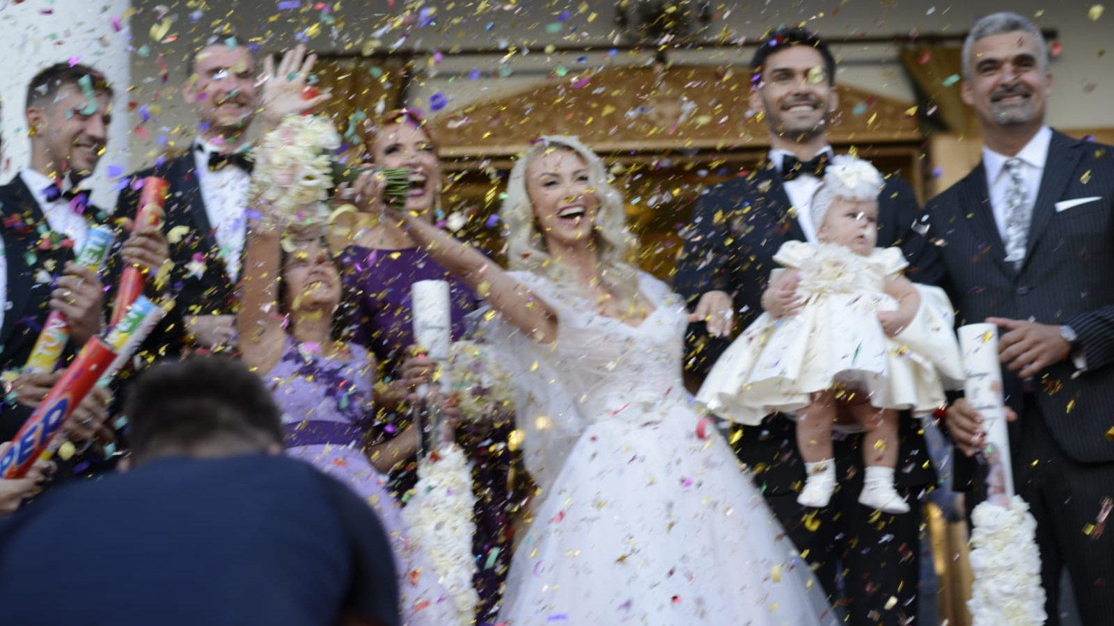 Tort uriaș pentru micuța Clara Maria! Andreea Bălan și George Burcea s-au cununat, iar fetița lor a fost creștinată FOTO