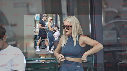 Iuliana Pepene, la cafeluță cu un „pachet” de mușchi! Prezentatoarea Antena 1 și bărbatul care o ține în formă au mutat „antrenamentul” la terasă