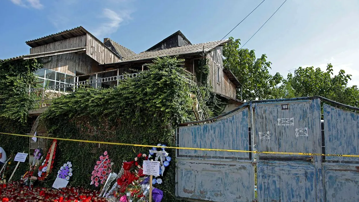 Casa lui Gheorghe Dincă a ajuns obiectiv turistic macabru. Ce se întâmplă, în fiecare zi, la locuința criminalului