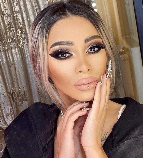 Cristina Pucean, dansatoarea sexy a maneliștilor