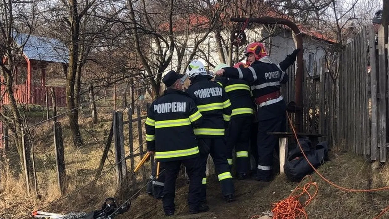Intervenție contracronometru în Dâmbovița, pentru salvarea unei femei care a căzut într-o fântână