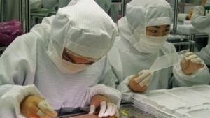 Inca doua cazuri de suicid la fabrica iPhone din China