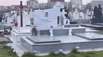 Monumentul fotbalistului Ilie Balaci a fost profanat. Polițiștii fac cercetări pentru a descoperi autorii faptei