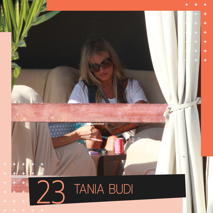 Top 30 vedete care citesc la plajă. Ce poziții surprinzătoare ocupă Alina Ceușan, Corina Caragea, Roxana Ionescu ori Gina Pistol