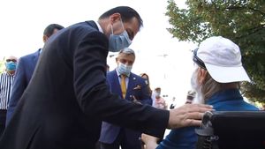 Premierul Orban a comis-o! A întrebat un bătrân ce viteză prinde scaunul cu rotile în care se afla. Apoi a mai făcut o gafă… Video viral