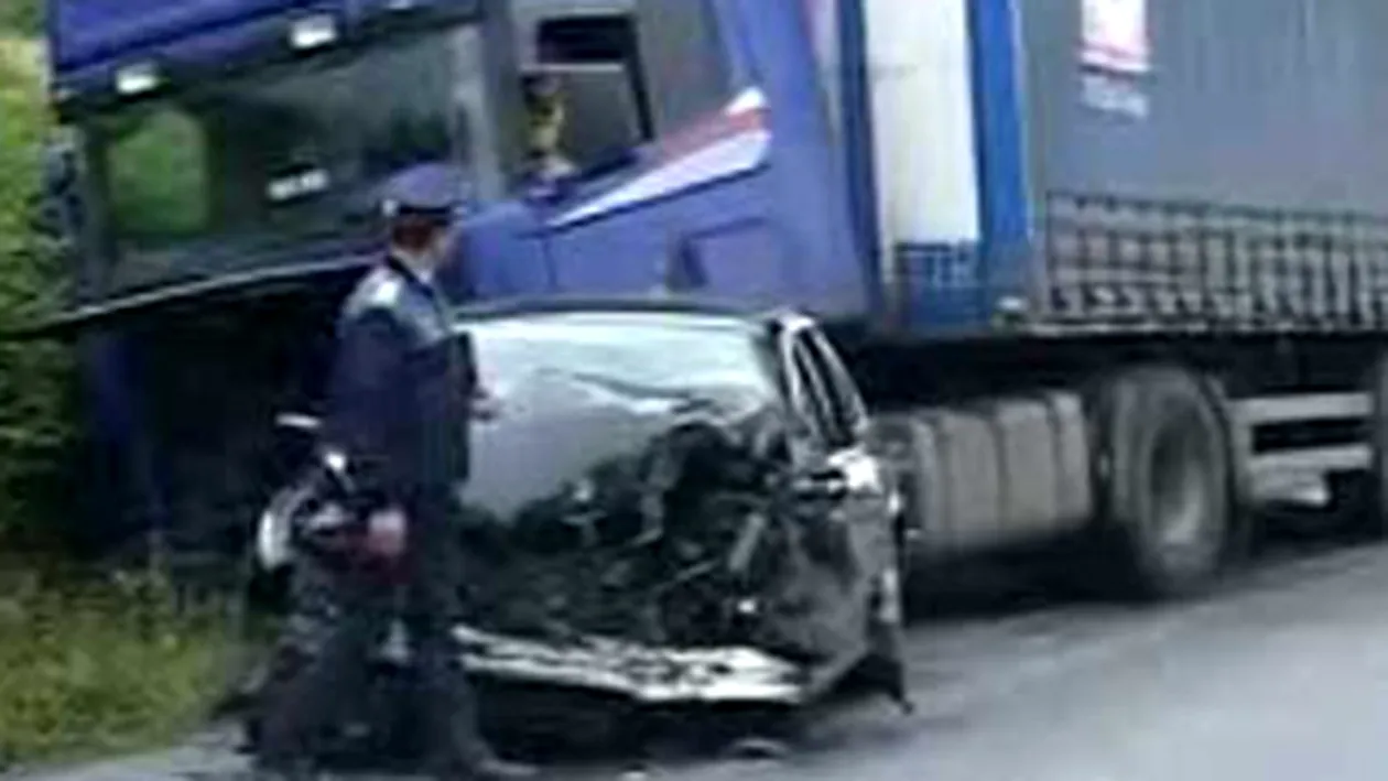 Doua TIR-uri si o masina implicate intr-un accident soldat cu trei raniti