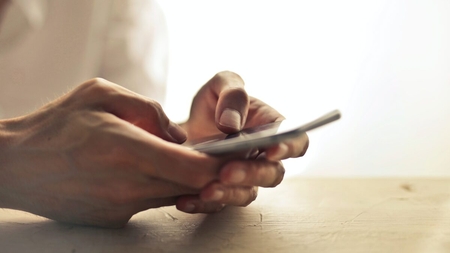 Atenție! O metodă periculoasă de fraudă se răspândește pe WhatsApp