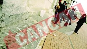 Injuratura la adresa NATO pe peretii Parlamentului