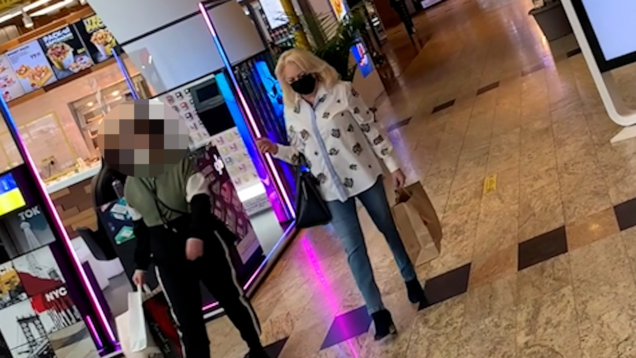 Viorica Dăncilă, la shopping