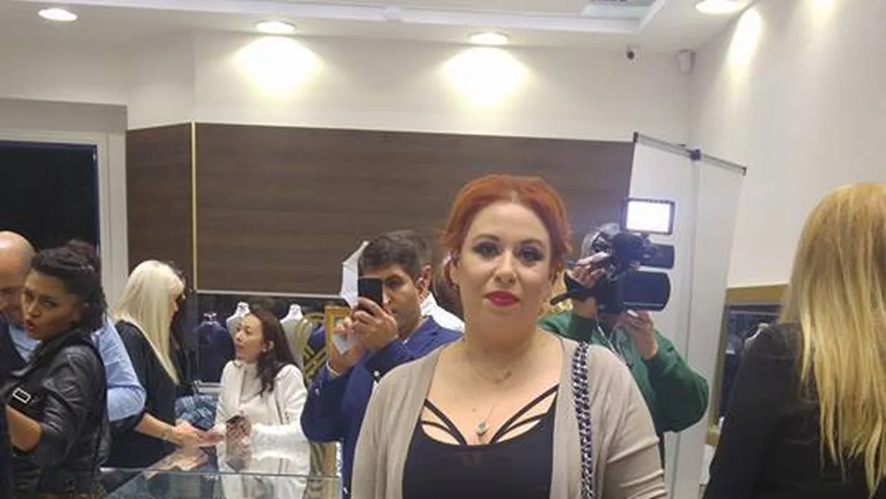 Oana Roman atrage toate privirile de când a slăbit! Cum a apărut marţi seara la un eveniment monden