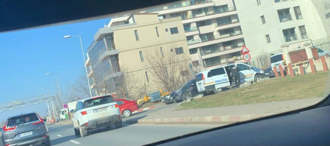 Ultima oră. O posibilă amenințare cu bombă la o școală americană din Capitală. Șoseaua Pipera a fost blocată de polițiști