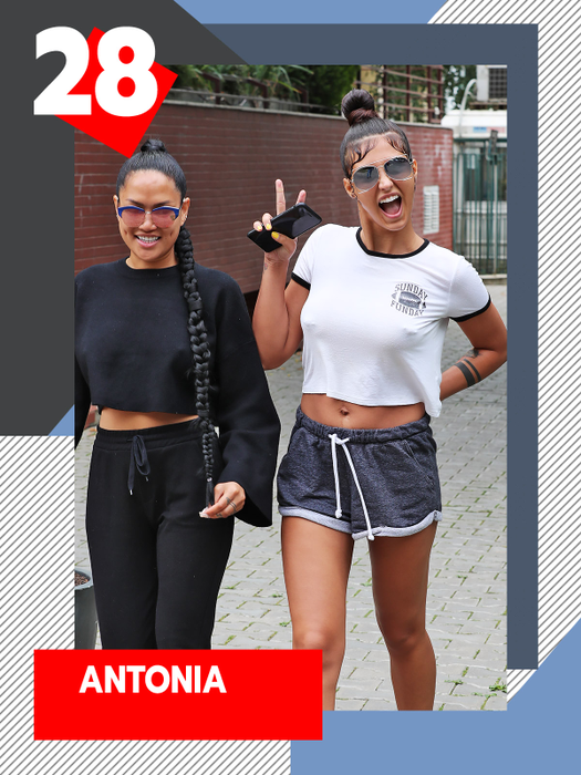 Gina Pistol, Daniela Crudu și Andreea Marin, în ipostaze ”delicioase”! TOP 50 sexy vedete care nu au mai rezistat în plină stradă!