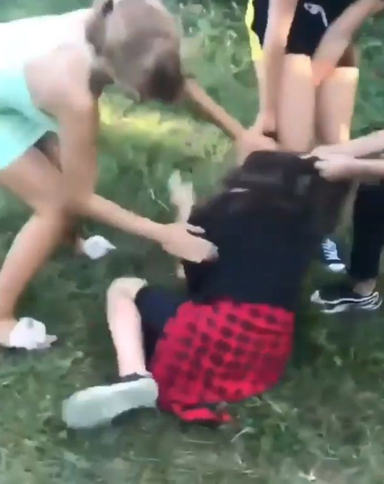 Cristina Ich a izbucnit în plâns când a văzut imaginile cu tânăra de 13 ani din Târgu Jiu bătută de alți copii. Ce spune iubita lui Alex Pițurcă