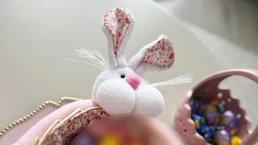 Cum a decorat ouăle de Paște o tânără din Bacău. Invitații au crezut că nu văd bine