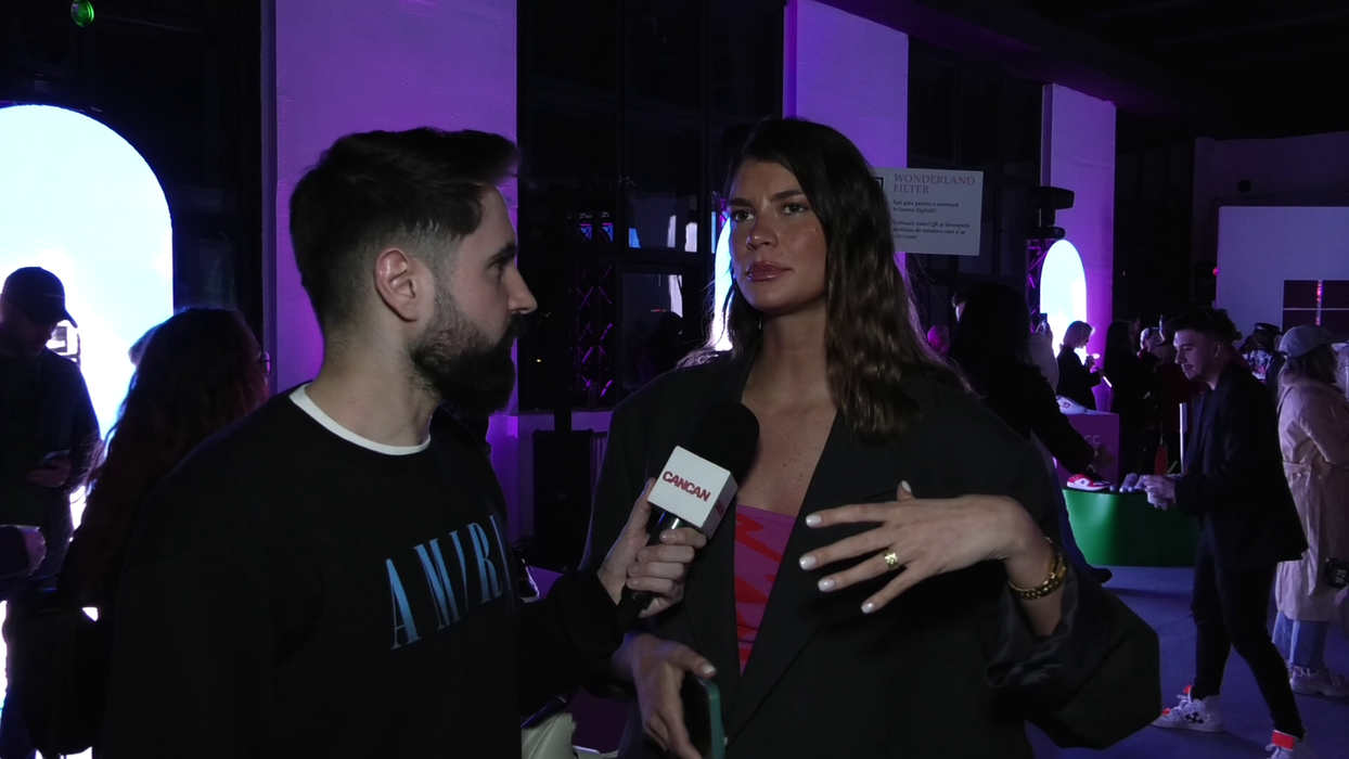 Laura Giurcanu: "Au fost porecle, în stilul «scobitoare», «ce picioare de sticks ai», erau glumițe din astea legate de picioarele foarte slabe, care, sincer, crescând, îți dai seama că e mișto să ai picioare slabe!" (Foto: captură video)