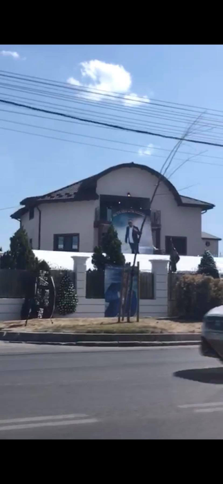 Ce scrie pe coroanele funerare pentru Emi Pian! Gest incredibil făcut de familia interlopului