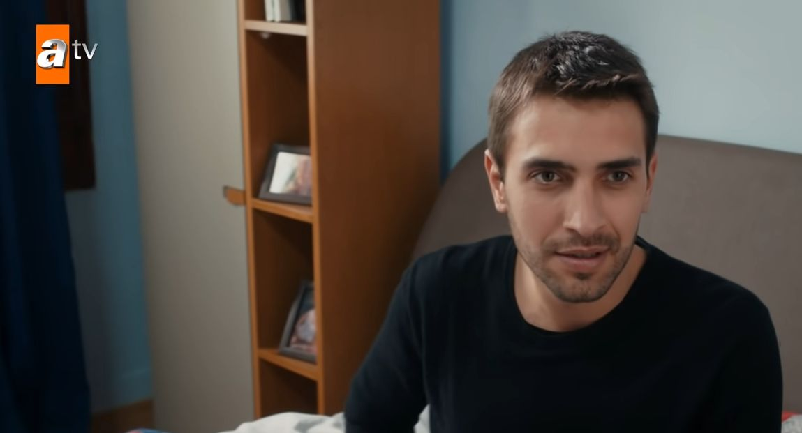FOTO / Drama prin care a trecut un cunoscut actor turc. Și-a pierdut părinții când avea doar 16 ani