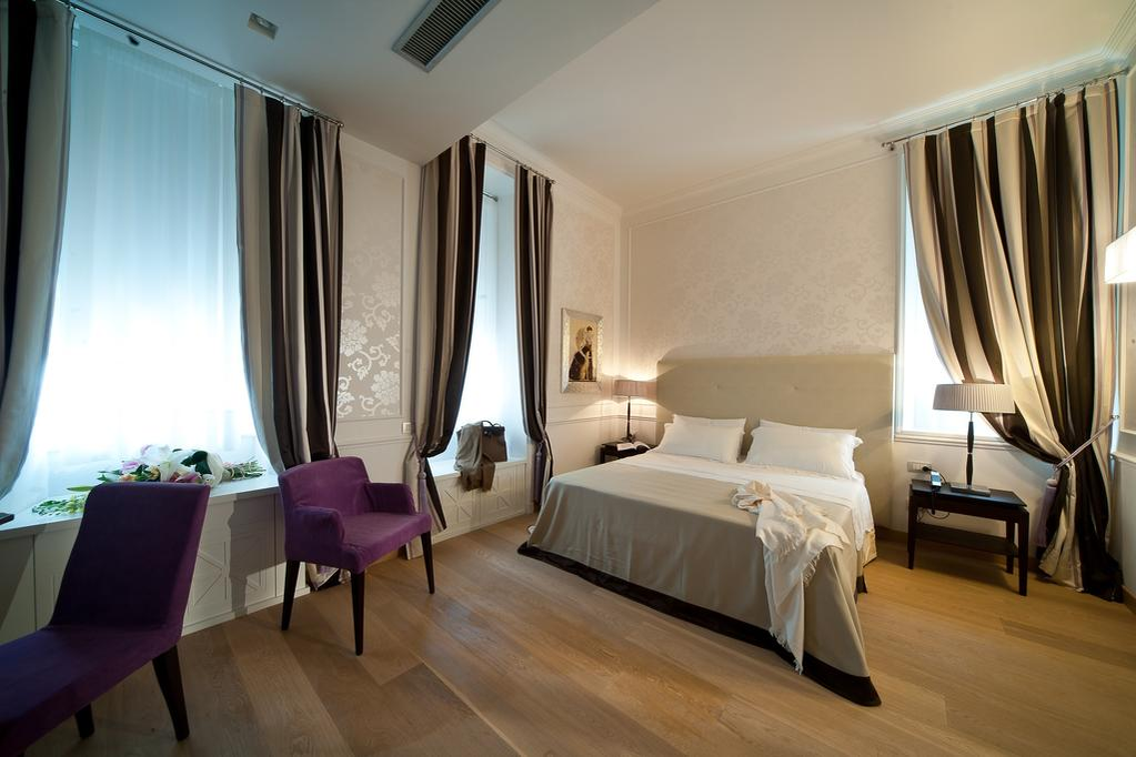 Așa arată hotelul de 5 stele unde s-a relaxat edilul Sectorului 5