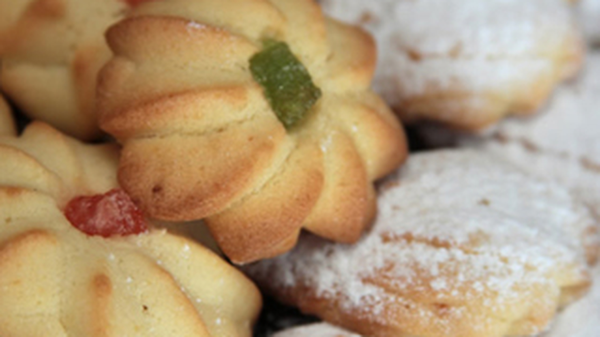 Inmormantare halucinanta! Sute de persoane au mancat biscuiti pudrati cu cocaina
