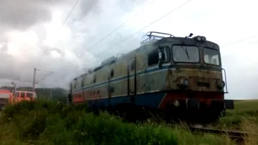 Incident feroviar în Dolj. 50 de oameni se aflau în tren, pompierii au intervenit