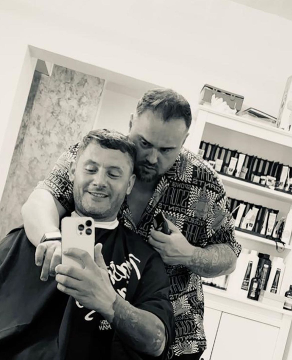 Liviu s-a mutat în Viena și este frizer/ sursă foto: Facebook