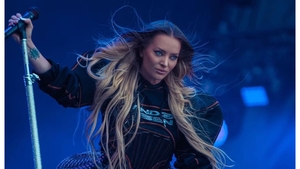 Imagini îngrijorătoare cu Delia Matache! Artista, la un pas de leșin după concertul susținut la Untold: „Îmi plesneau venele!”