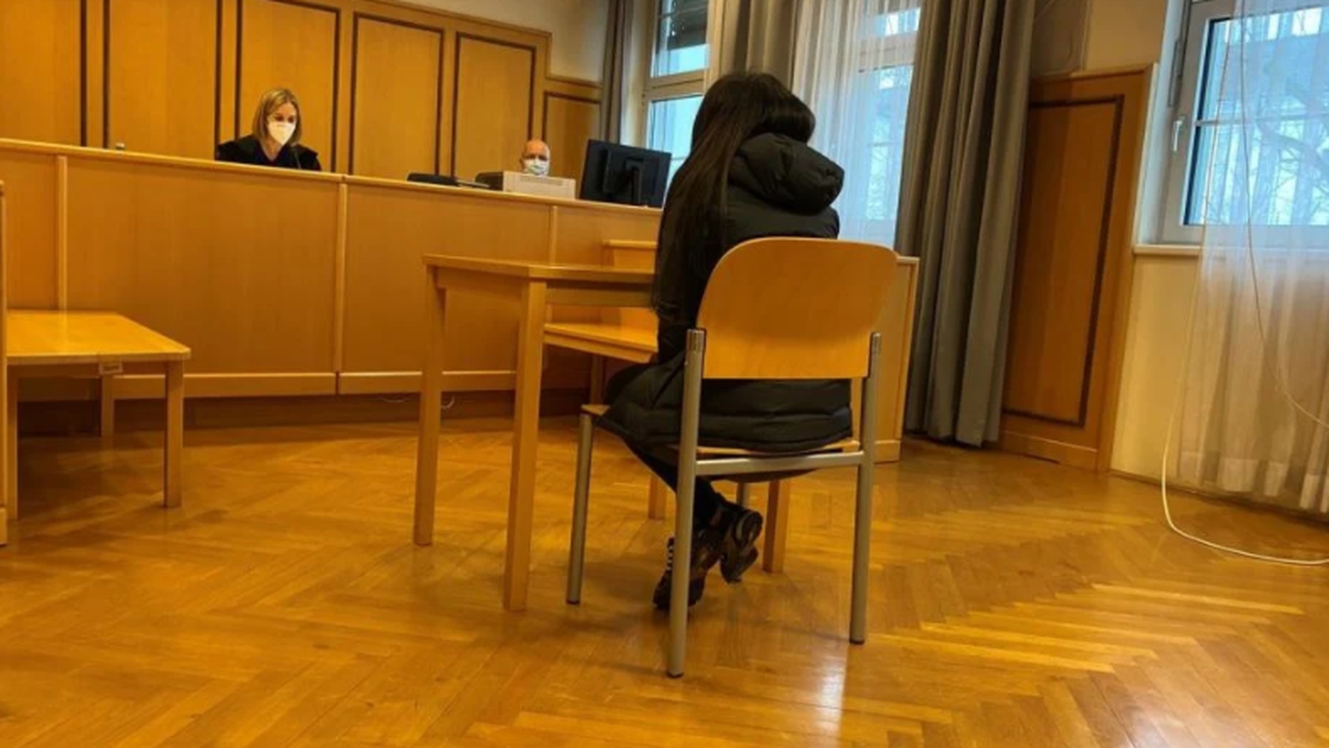 O prostituată româncă, avere de pe urma germanilor și austriecilor. Femeia de 28 de ani a primit peste 200.000 de euro păcălindu-i online