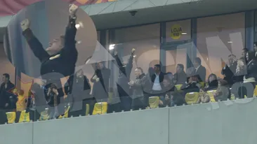 Cum a fost sarbatorita victoria istorica de patronul Gigi, blondina Delia, premierul Ponta si talentatul Bartos!