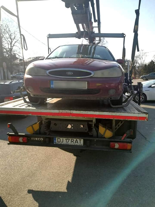 Mașina a fost ridicată de autorități