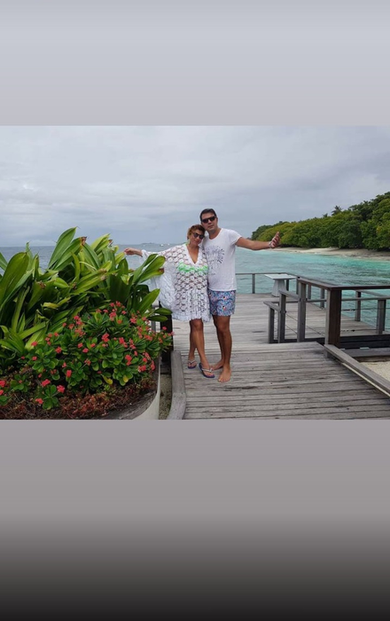 Mihaela Borcea, în costum de baie după ce a pierdut lupta cu kilogramele. Noi imagini cu ea și iubitul său
