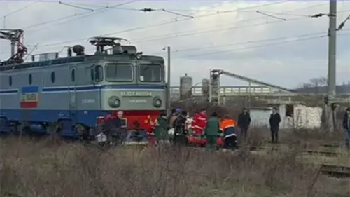 Două trenuri s-au ciocnit în Gorj. Un om a murit 