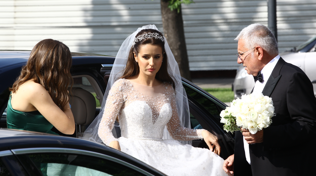 Cununie mare la Mănăstirea Cașin! A urmat nunta regală între Alexandros și Roxana