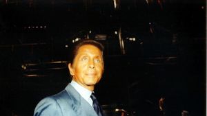 Doliu în lumea modei! A murit legendarul Valentino