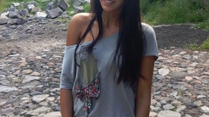 Antonia iubeste vara! Uite ce bine ii sta cu o coronita de flori pe cap!