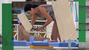 S-au focusat pe fundulețul jucăuș! Andreea Tonciu a stârnit imaginația masculilor la piscină