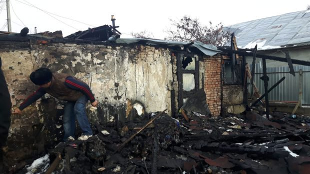 Își crește singură nepoata, a muncit peste hotare, a luptat cu sistemul, iar acum totul s-a năruit! A rămas pe drumuri, după ce casa i-a luat foc! Dar nu cedează