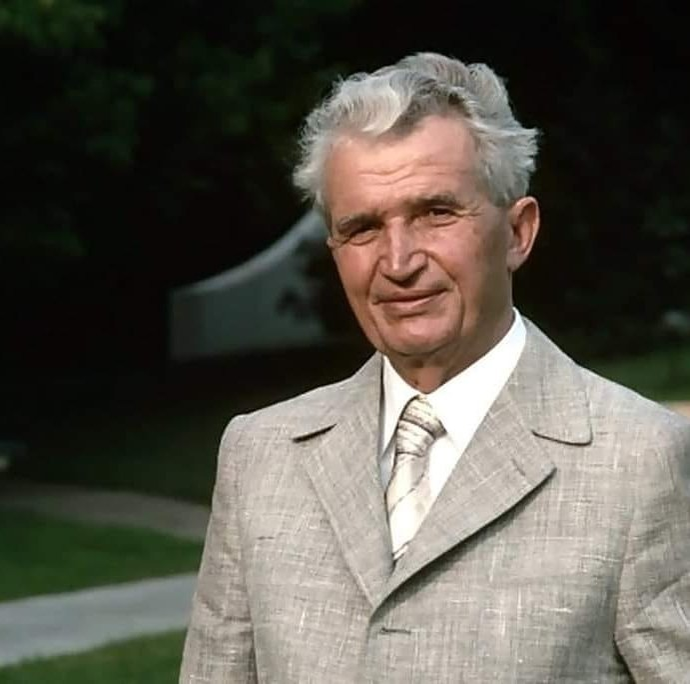 Cum arată „palatul pe roți” al lui Nicolae Ceaușescu. Avea dormitoare tapetate cu mătase, bideu și cadă de baie